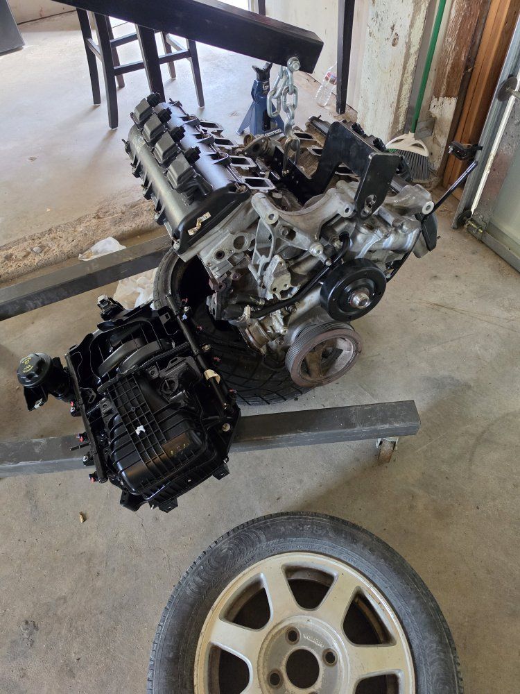 Engine, off a 2006 Ram 5.7L CORE