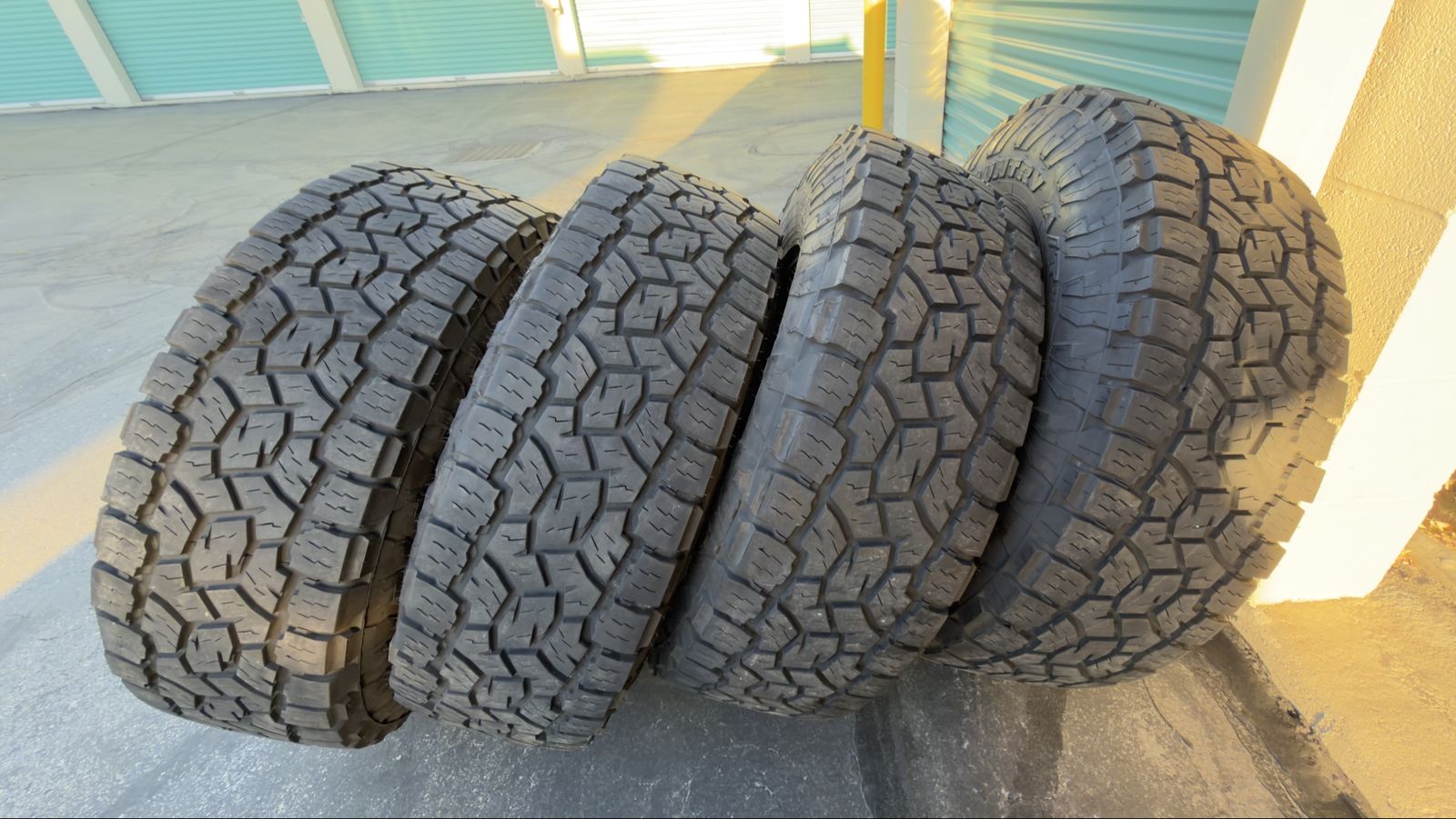 TOYO OPEN COUNTRY AT III 285/75/17 (34x11.5R17)