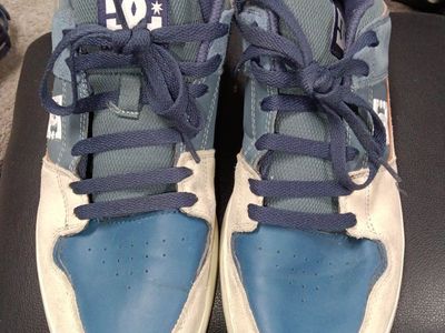 DC men's skateboard style shoes size 11 Like New!