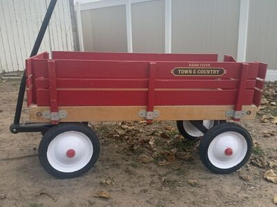 Radio Flyer Town & Country Pull Wagon