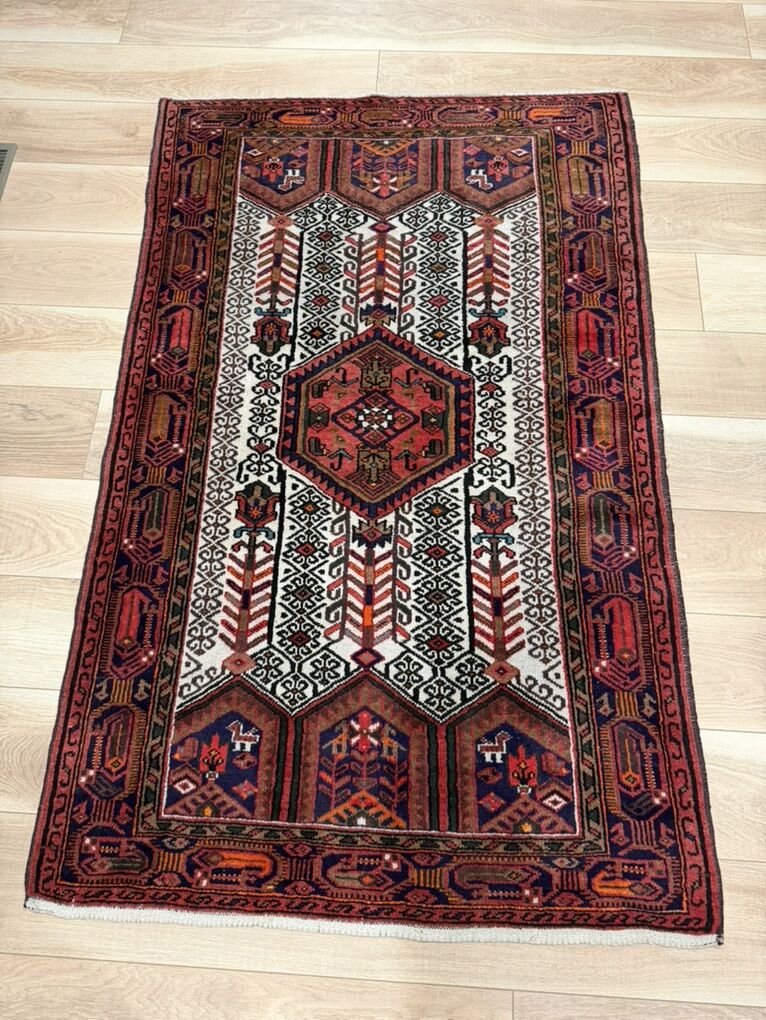 Beautiful Handmade Authentic Persian Rug 82x50