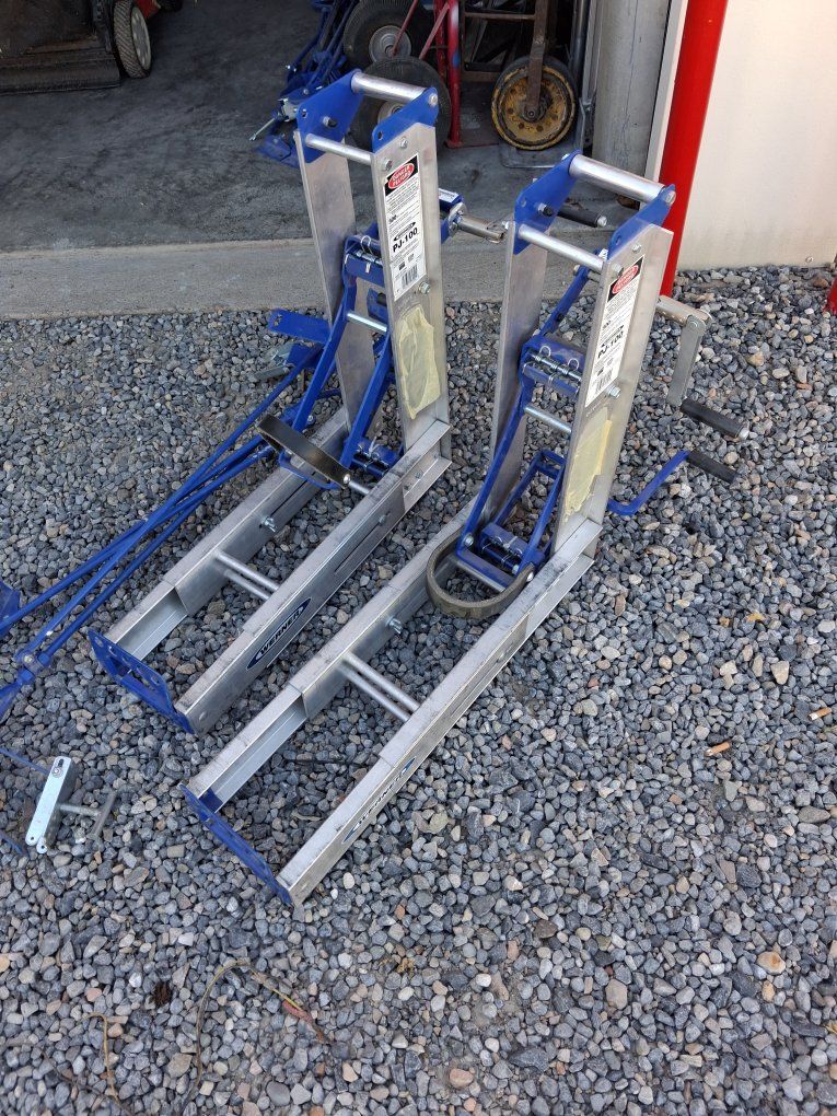 Werner PZ-100 Aluminum Pump Jack Scaffolding System - Pair, Adjustable Height
