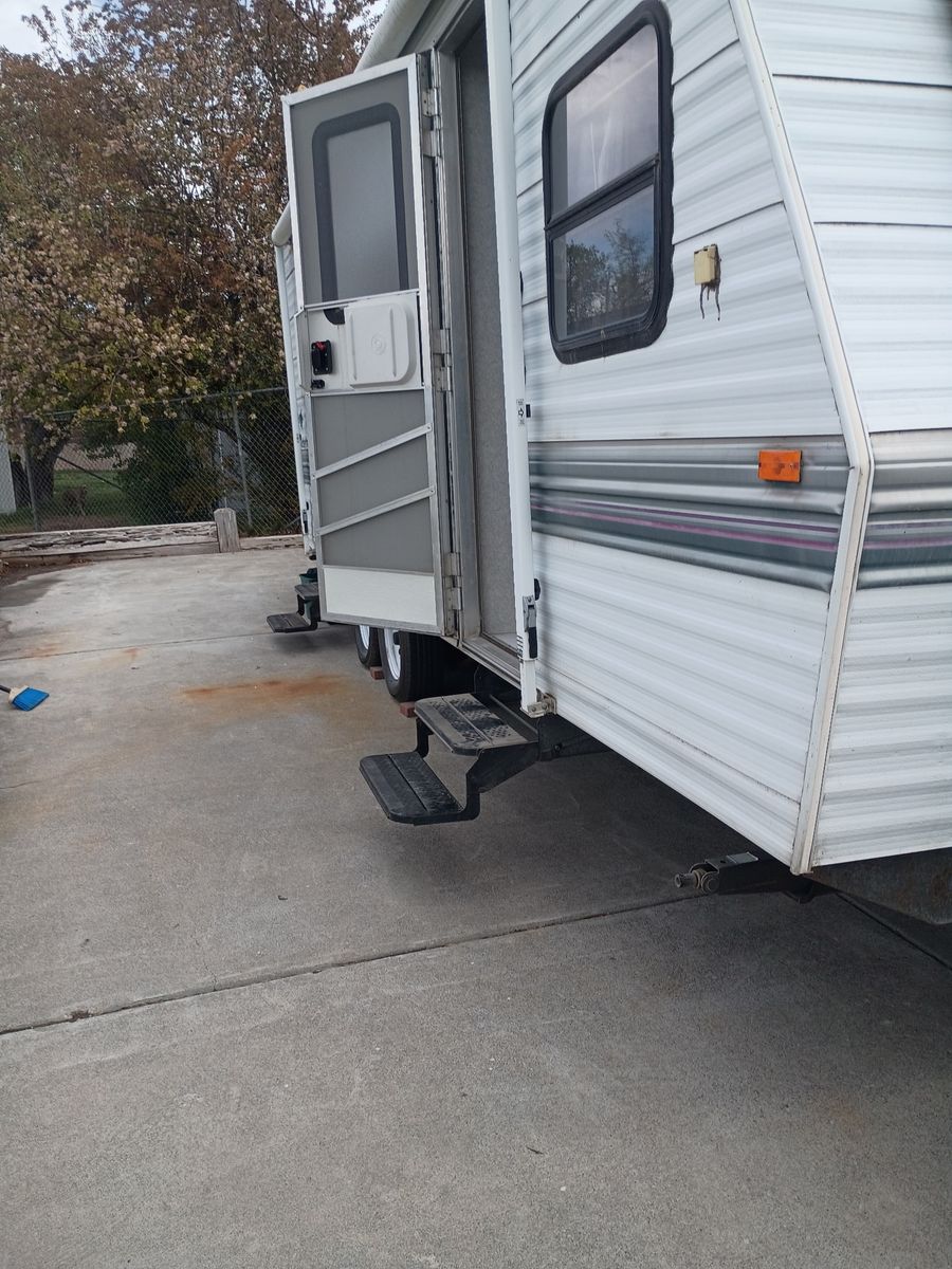 1997 awareness camp trailer 28 ft