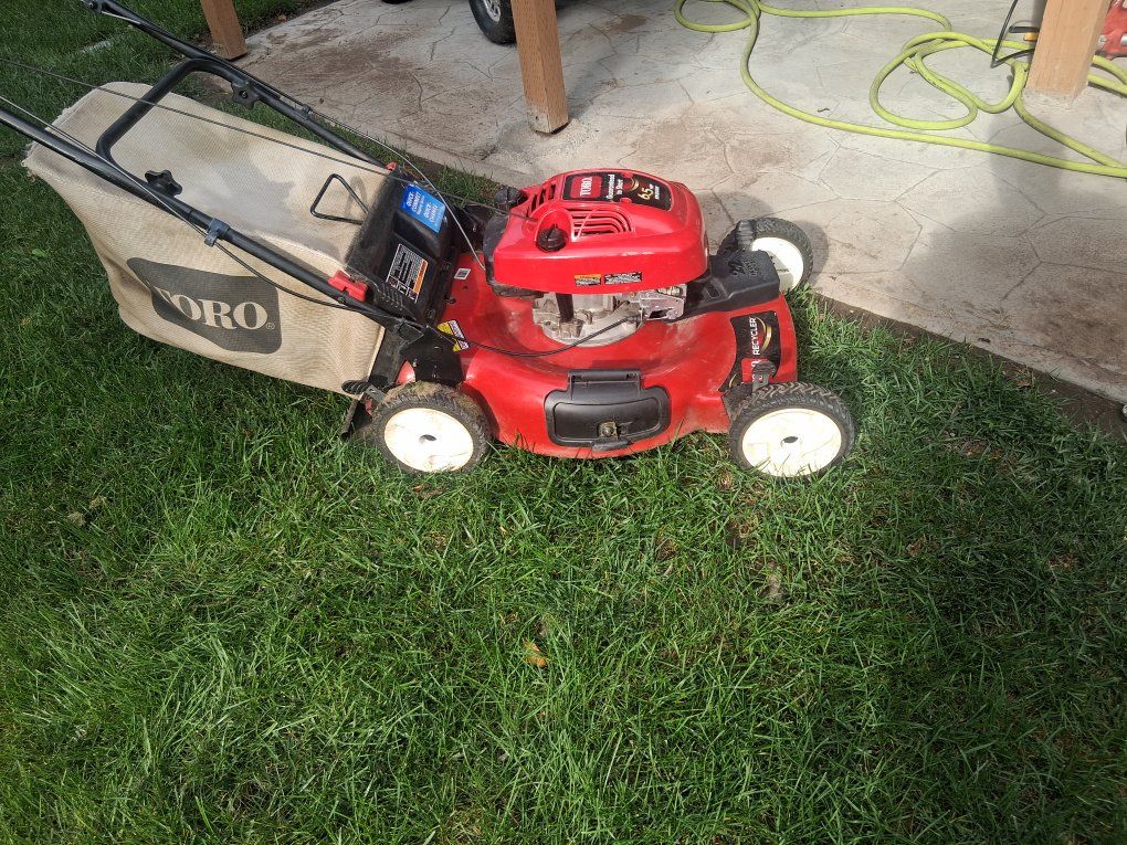 Toro Recycler 22" 6.5 HP Front Drive Gas Lawn Mower with Bagger