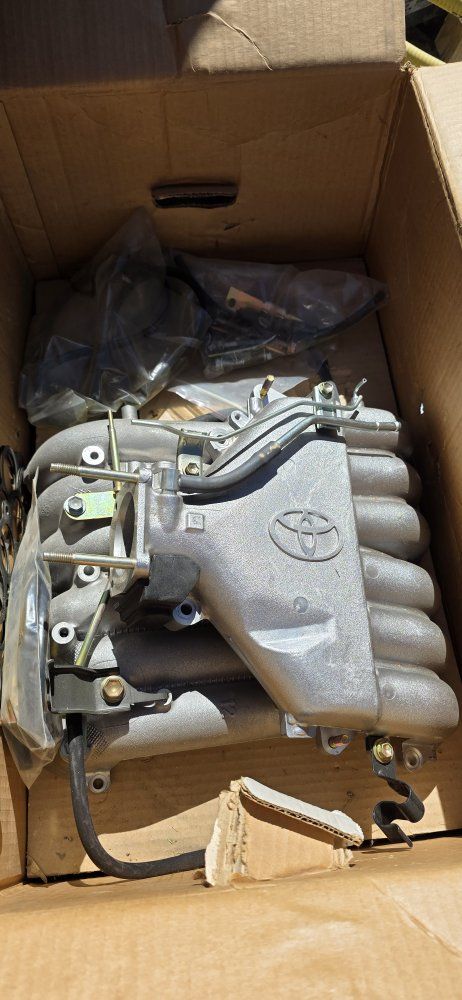 Toyota 3.4L 5VZ-FE Engine Intake Manifold Set - Upper & Lower OEM Auto Part.