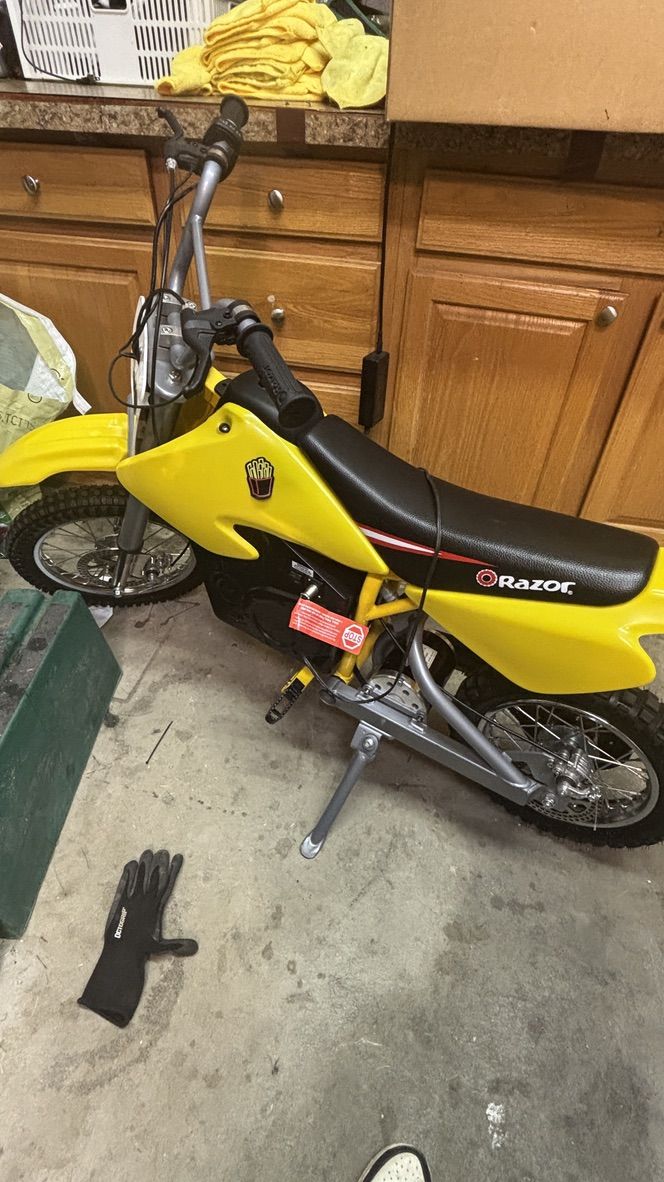 Razor MX350 Dirt Rocket Electric Motocross Bike - Yellow, Like new