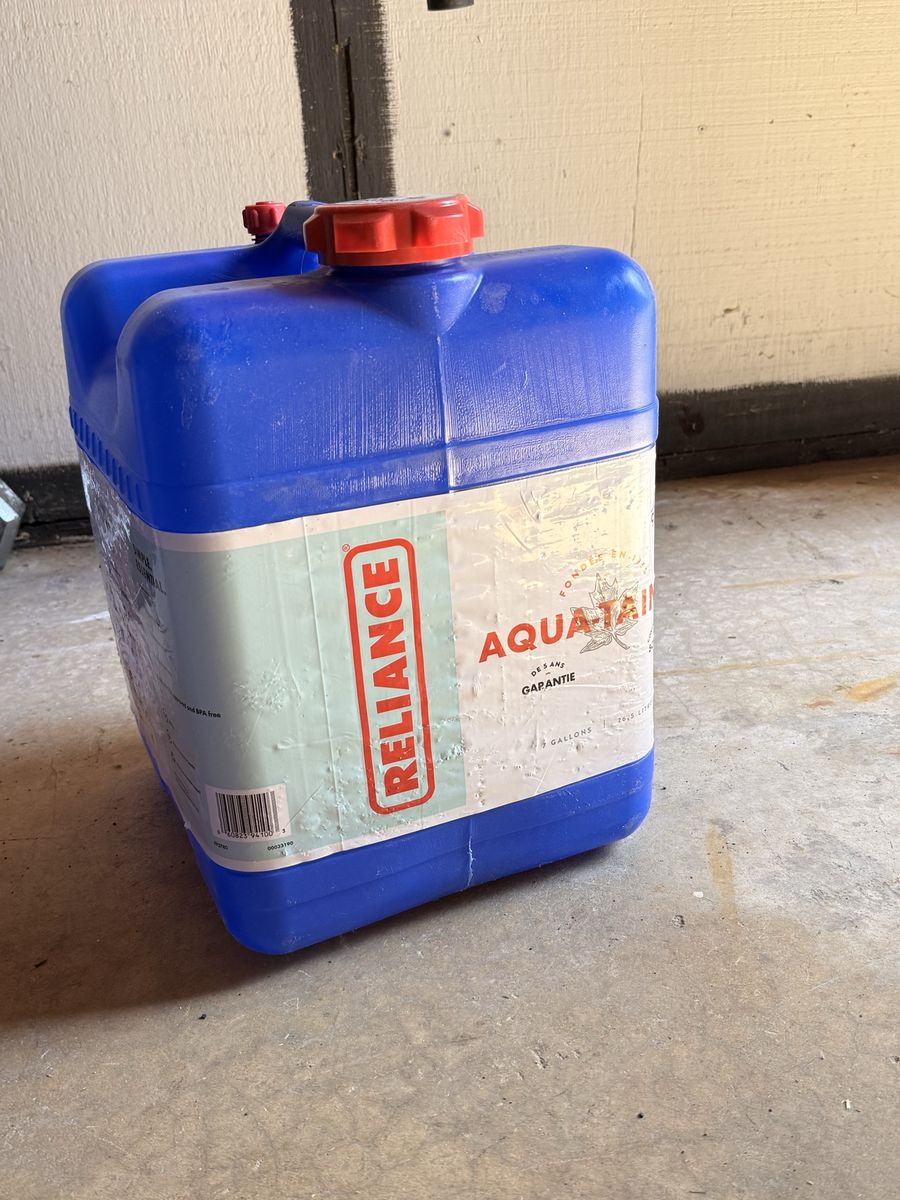 AquaTainer 7 gal
