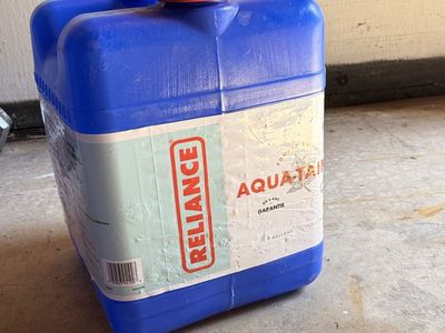 AquaTainer 7 gal