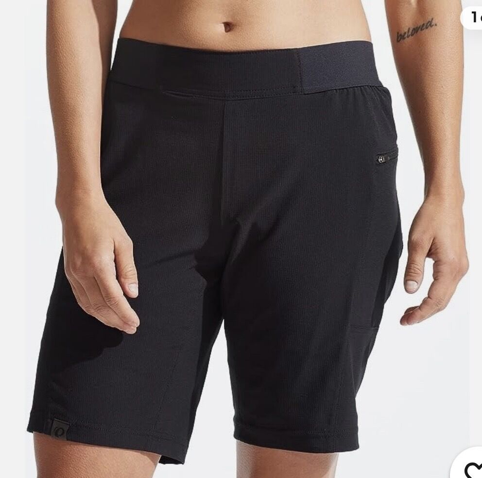 Women’s Pearl Izumi mountain bike shorts with chamois - size 12 - like new