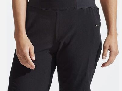 Women’s Pearl Izumi mountain bike shorts with chamois - size 12 - like new