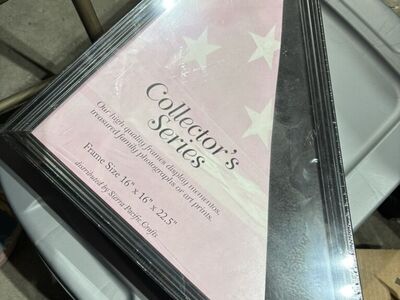 NEW COLLECTORS FLAG HOLDER