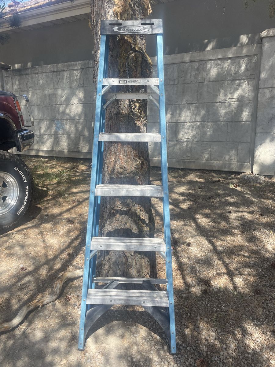 Werner 6’ folding step ladder