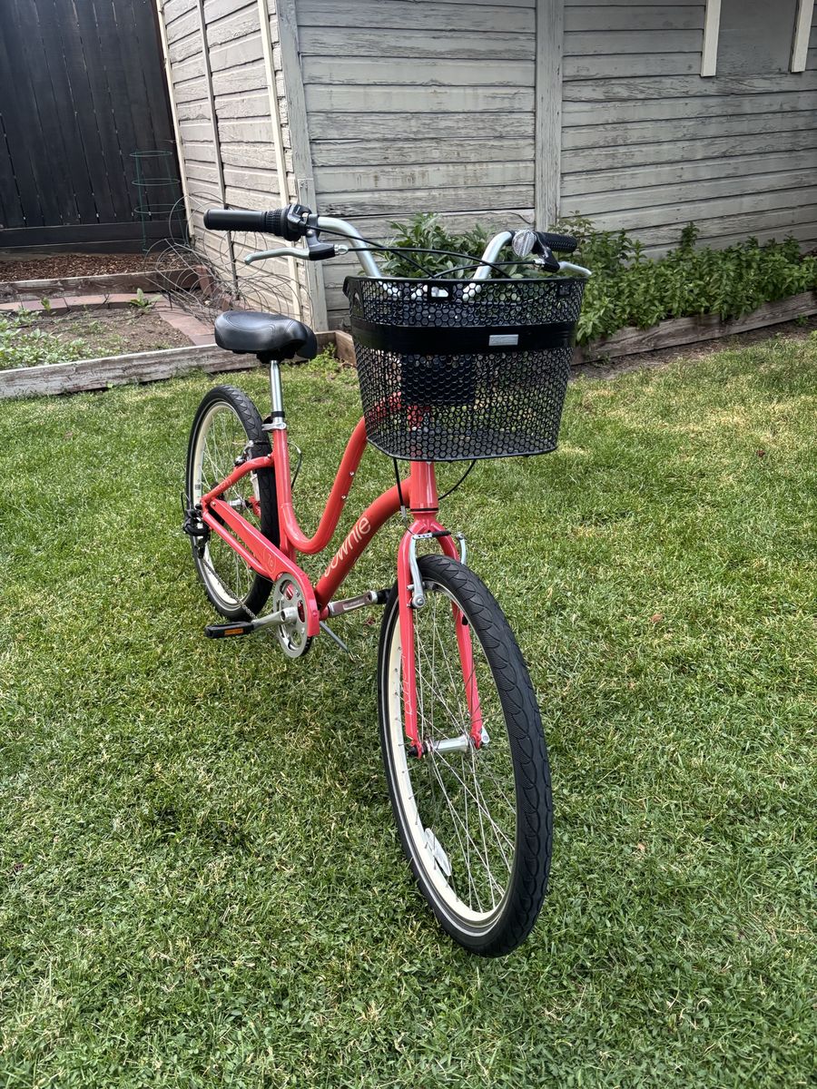 Electra Townie 7D Cruiser Bike with Basket - Excellent Condition OBO