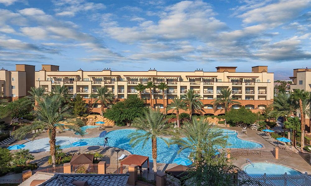 Nascar!  Vegas!  Room for 6!  Reserve now!