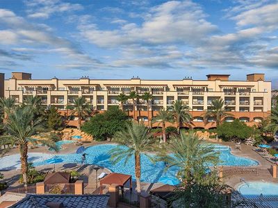 Nascar! Vegas! Room for 6! Reserve now!