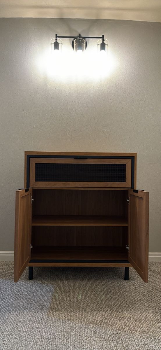 Accent cabinet