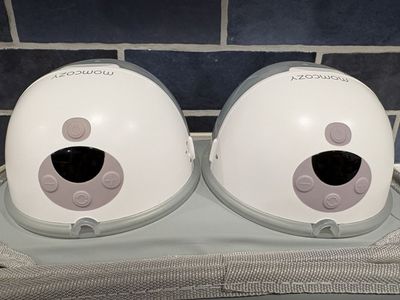 Momcozy M5 Wearable Breast Pumps (Set of 2)