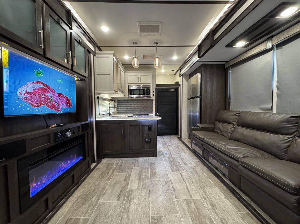 2019 Keystone Raptor 423