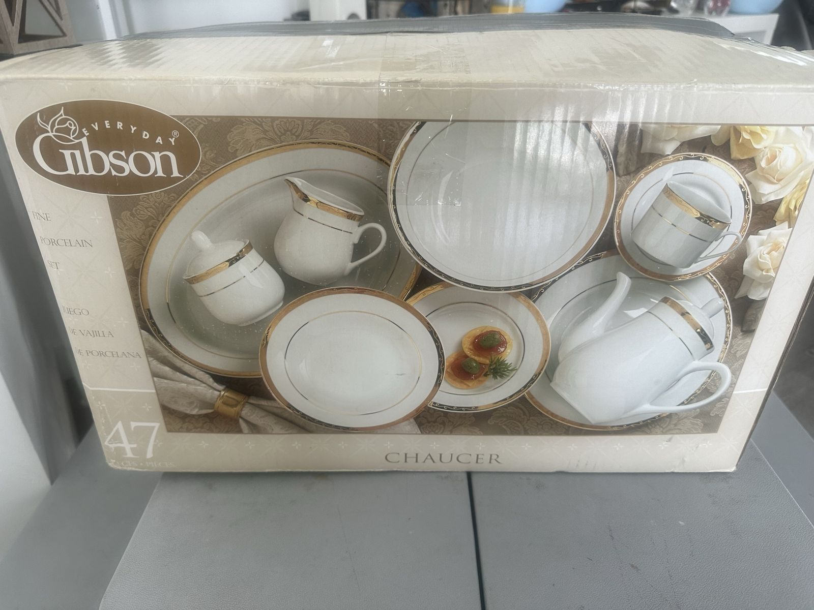 Everyday Gibson Chaucer 47-Piece Fine Porcelain Dinnerware Set - White & Gold Trim