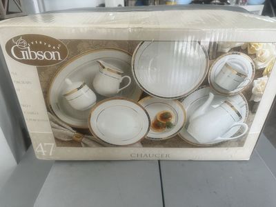 Everyday Gibson Chaucer 47-Piece Fine Porcelain Dinnerware Set - White & Gold Trim