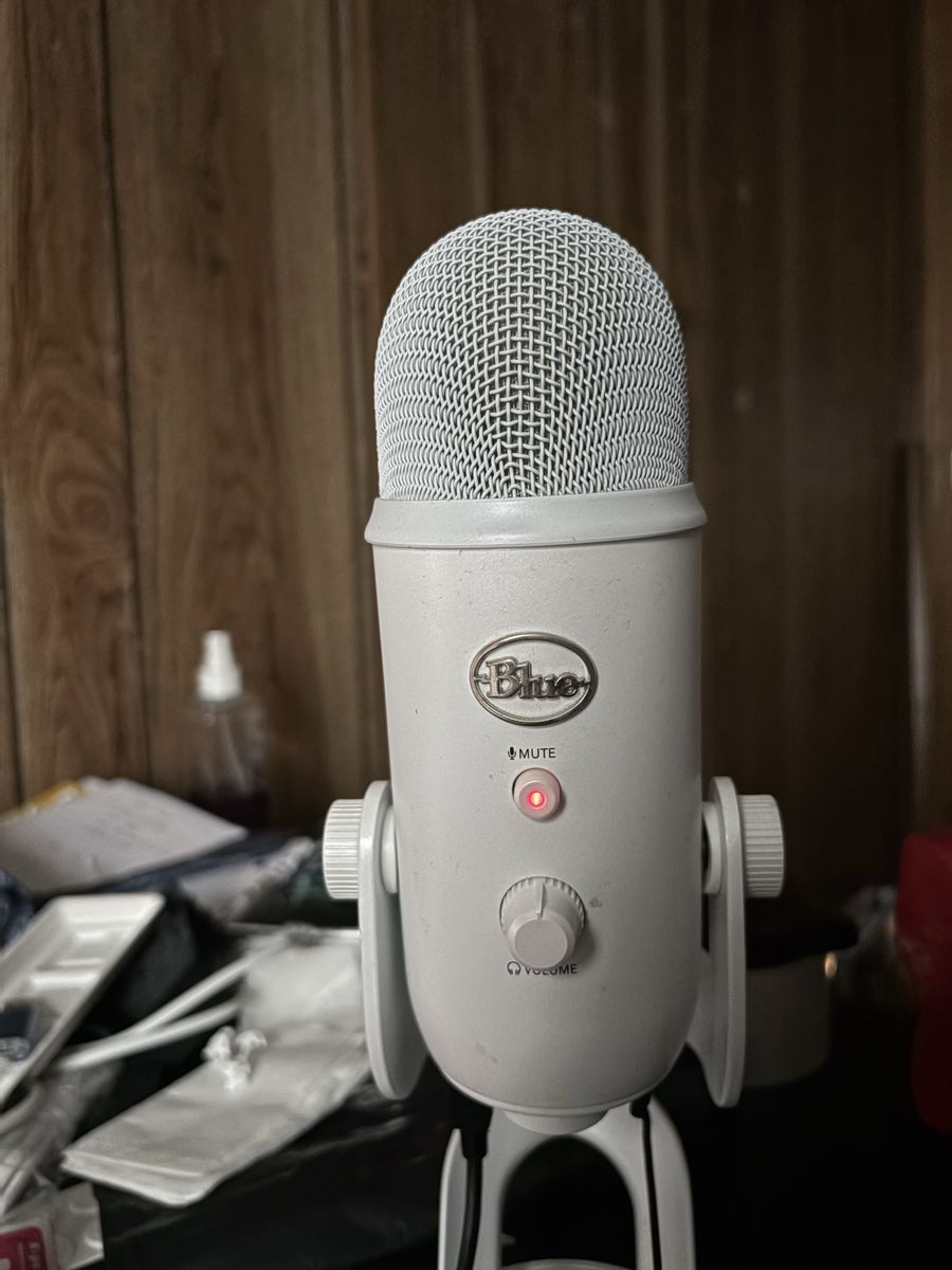 Blue Yeti White USB microphone