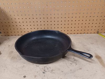 Vintage #10 skillet cast iron