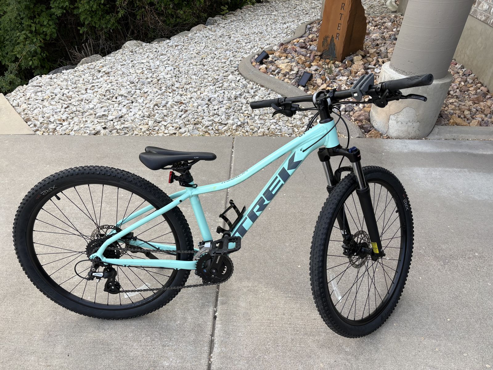 Woman’s Trek Marlin 6 Mountain Bike