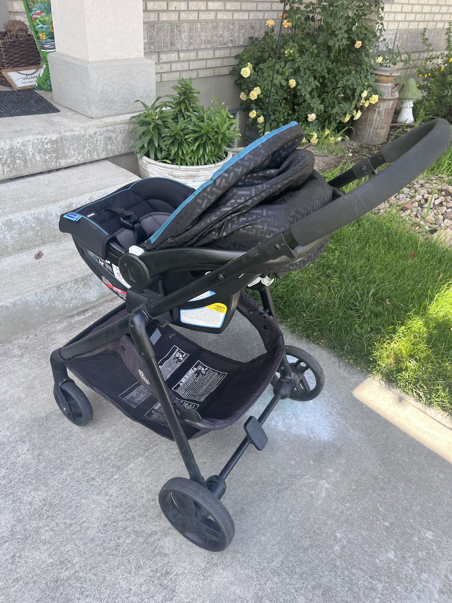 Infant car seat/base and click in stroller light use one baby