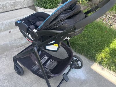 Infant car seat/base and click in stroller light use one baby
