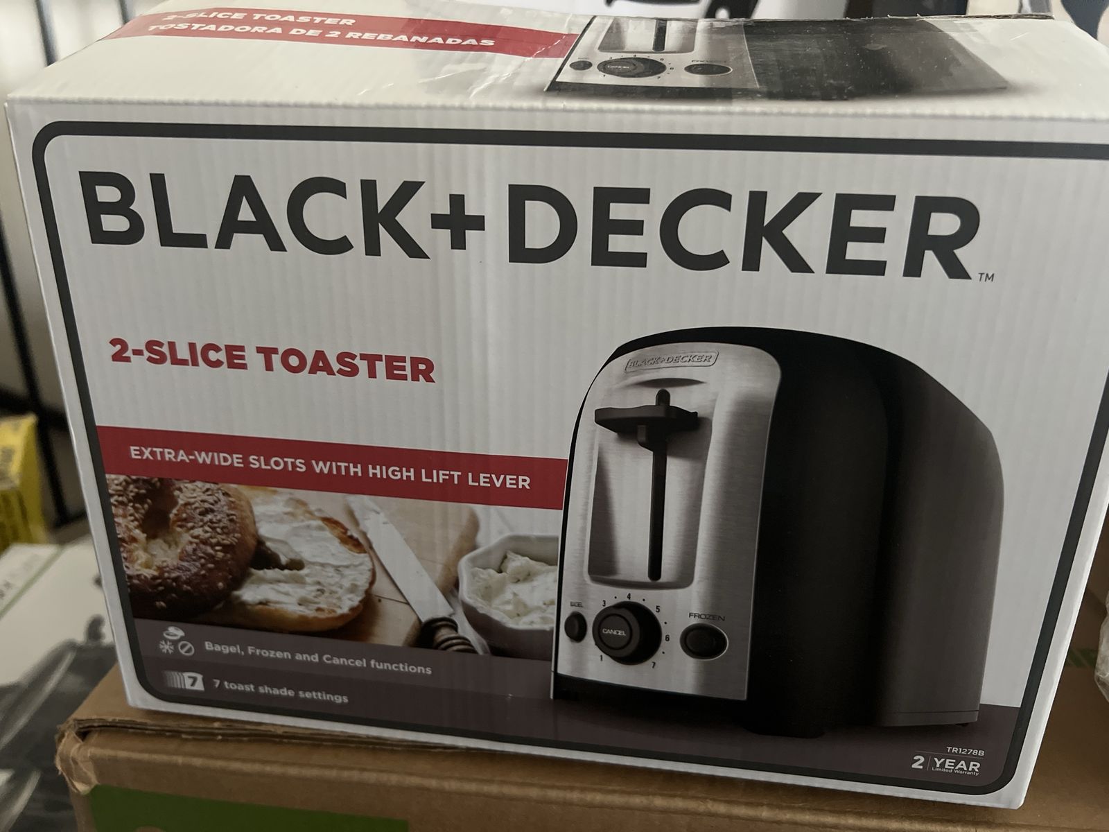 BLACK+DECKER TR1278B 2-Slice Toaster with Extra-Wide Slots & 7 Shade Settings