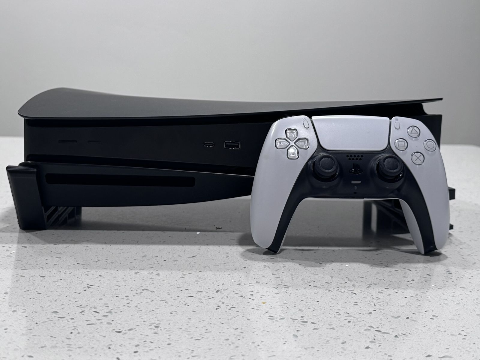 PS5 Disc Edition- Upgraded 1TB SSD + dbrand Dark plates 2.0- Excellent Condition