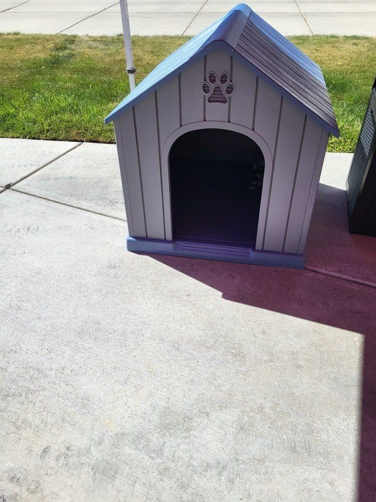 Keter Outdoor Large Dog House 
Qty-1