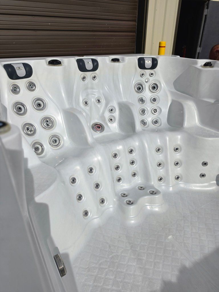 Main image 3