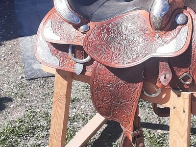 BEAUTIFUL Hereford Tex Tan Show Saddle