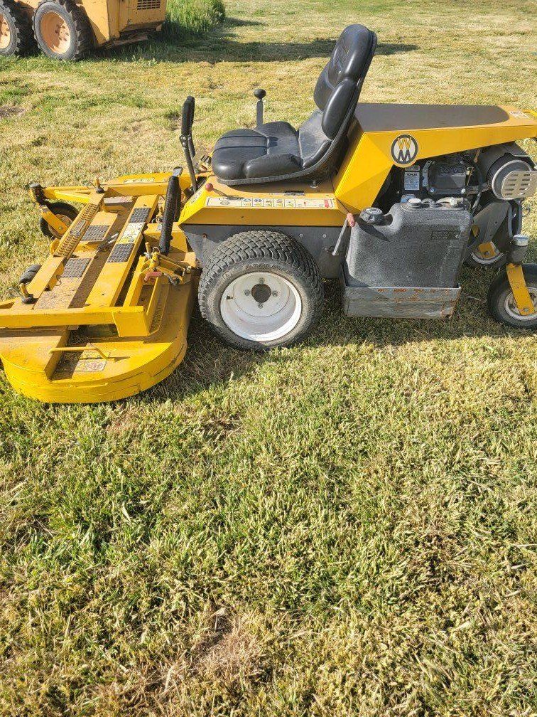 WALKER B 23I  ZERO TURN MOWER
