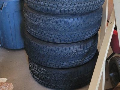 Set of 4 Nitto Motivo 275/55R20 117V All-Season Tires