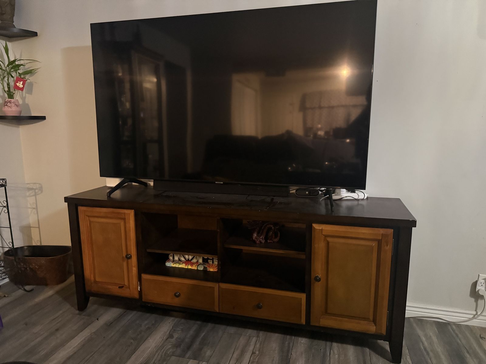 Beautiful TV Stand/Entertainment Center