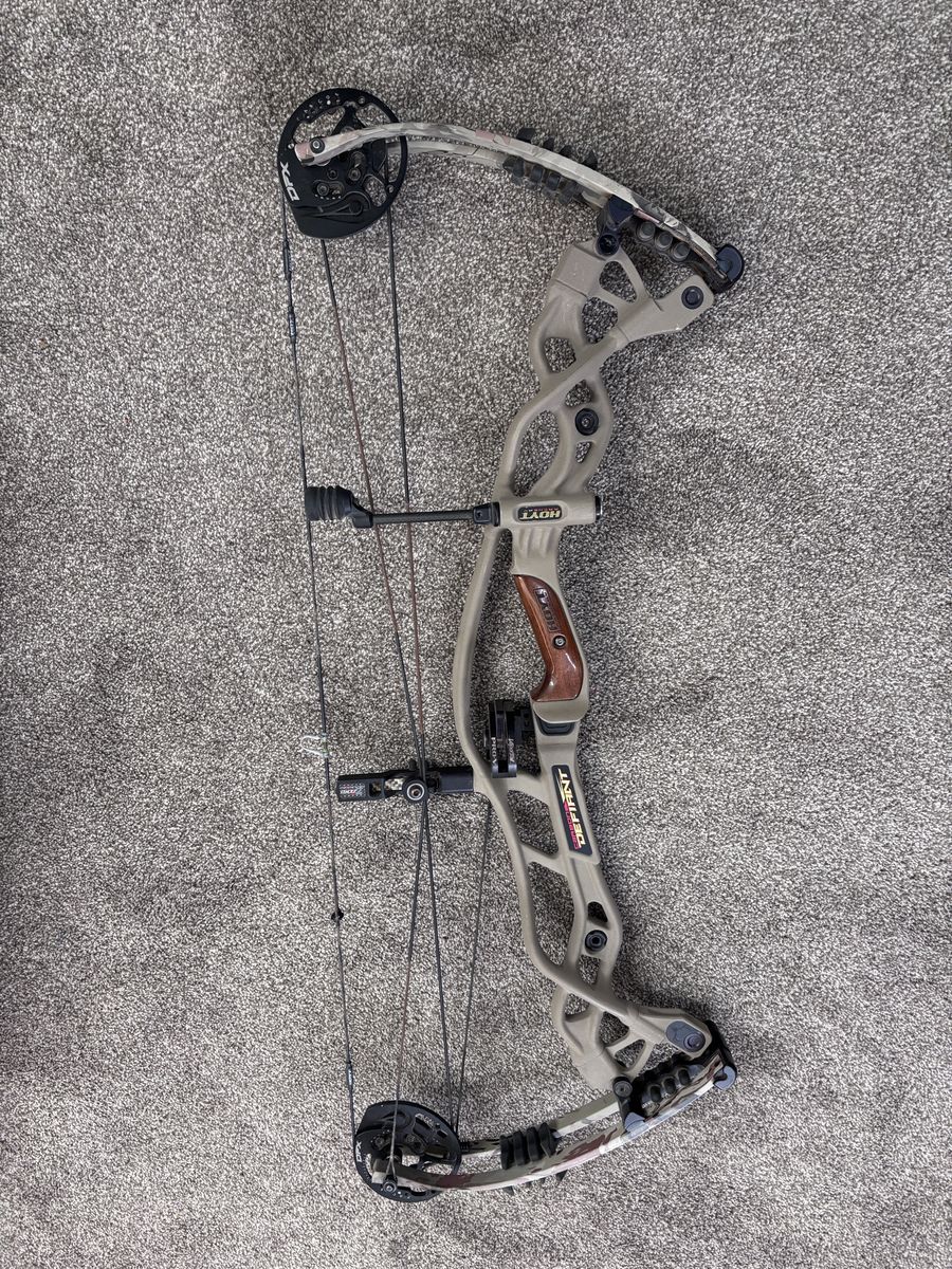 Hoyt Carbon Defiant Compound Bow