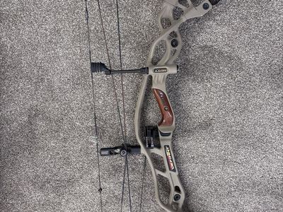 Hoyt Carbon Defiant Compound Bow