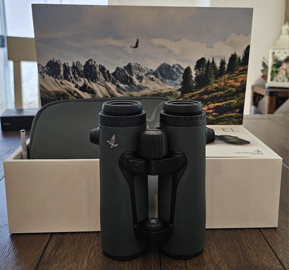 BNIB Swarovski EL Range 12x42