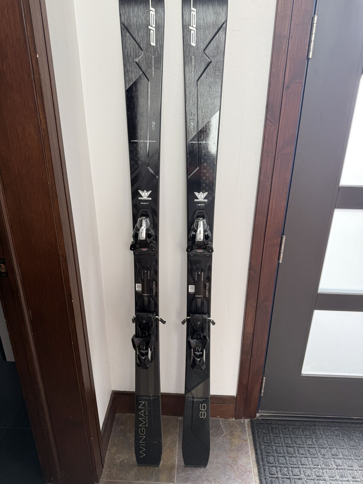 Elan wingman black ski