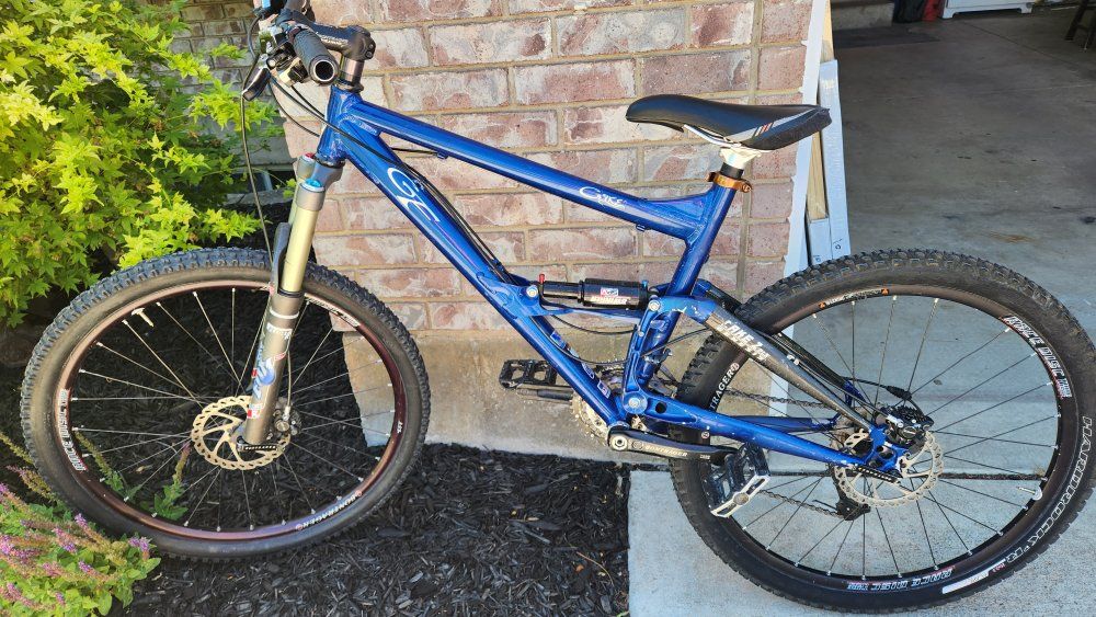 Full suspension mountain bike