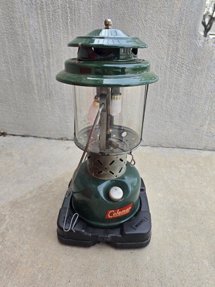 Vintage Coleman Model 220E Dual 2 Mantle Green Gas