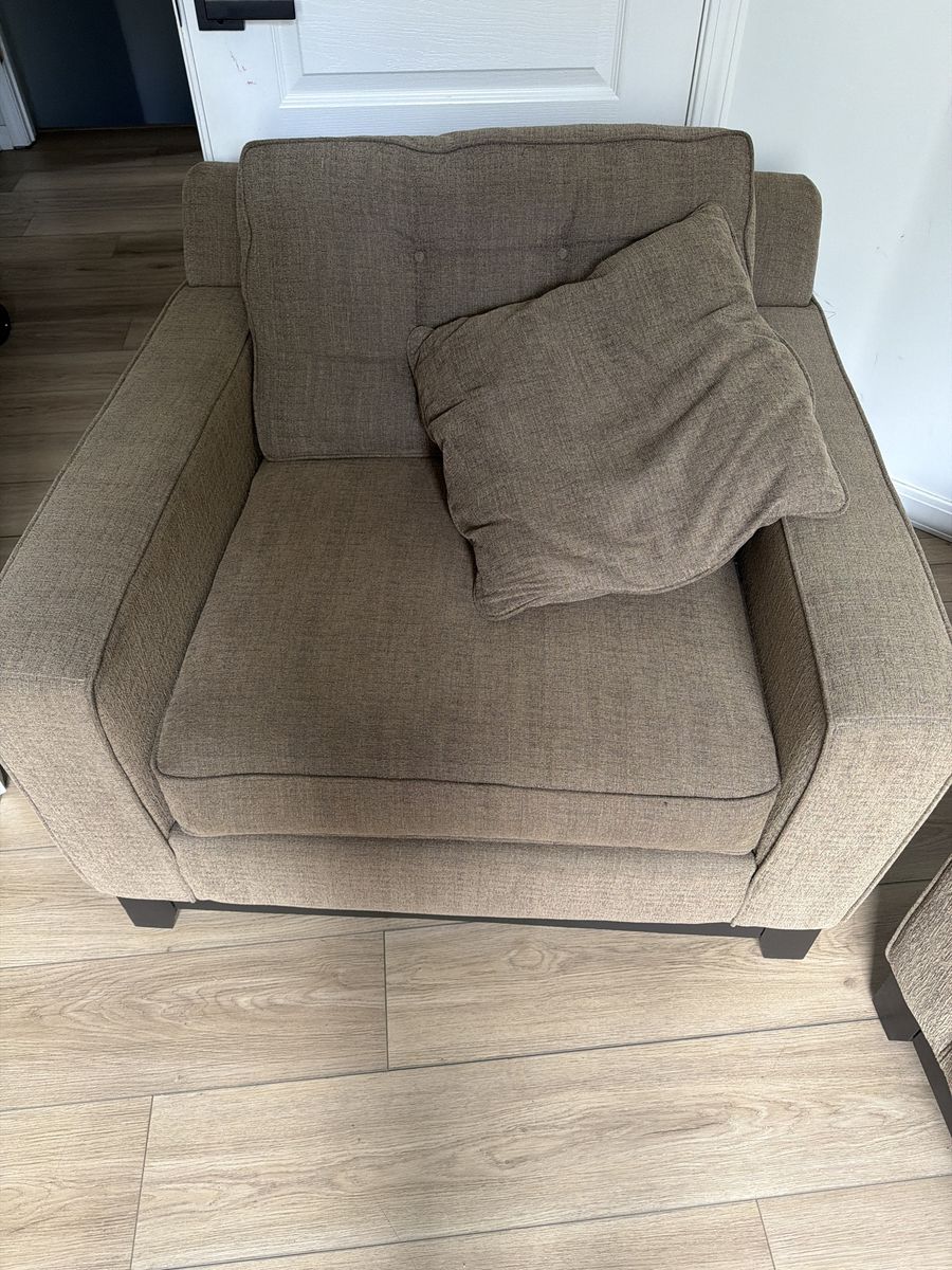 Brown Tufted Armchair with Lumbar Pillow - Comfortable Accent Chair