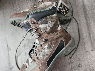 Cabela's Men's boots size 8.5 New