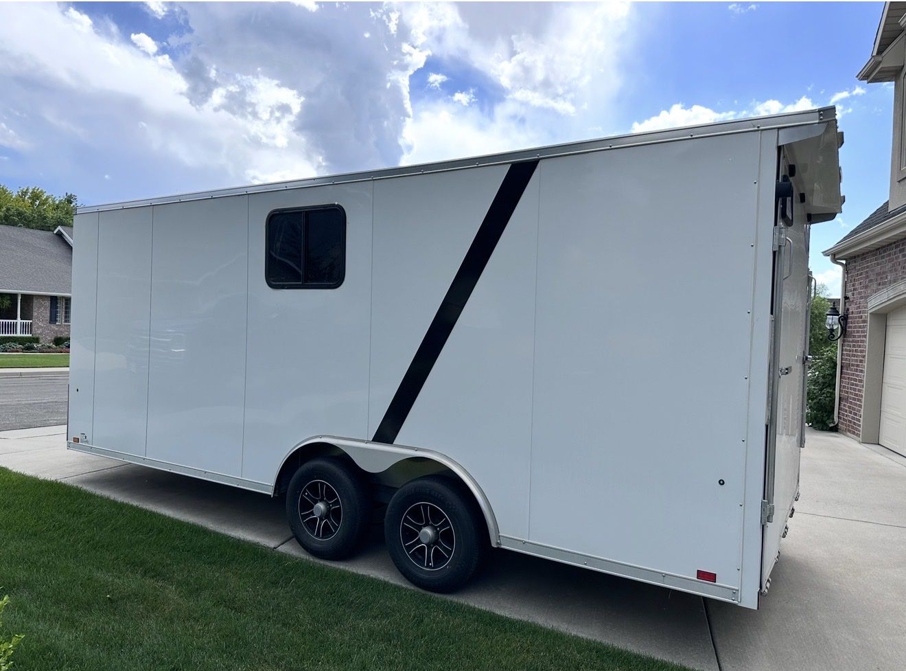 8.5X20 All Aluminum Enclosed Trailer 2022 84” opening