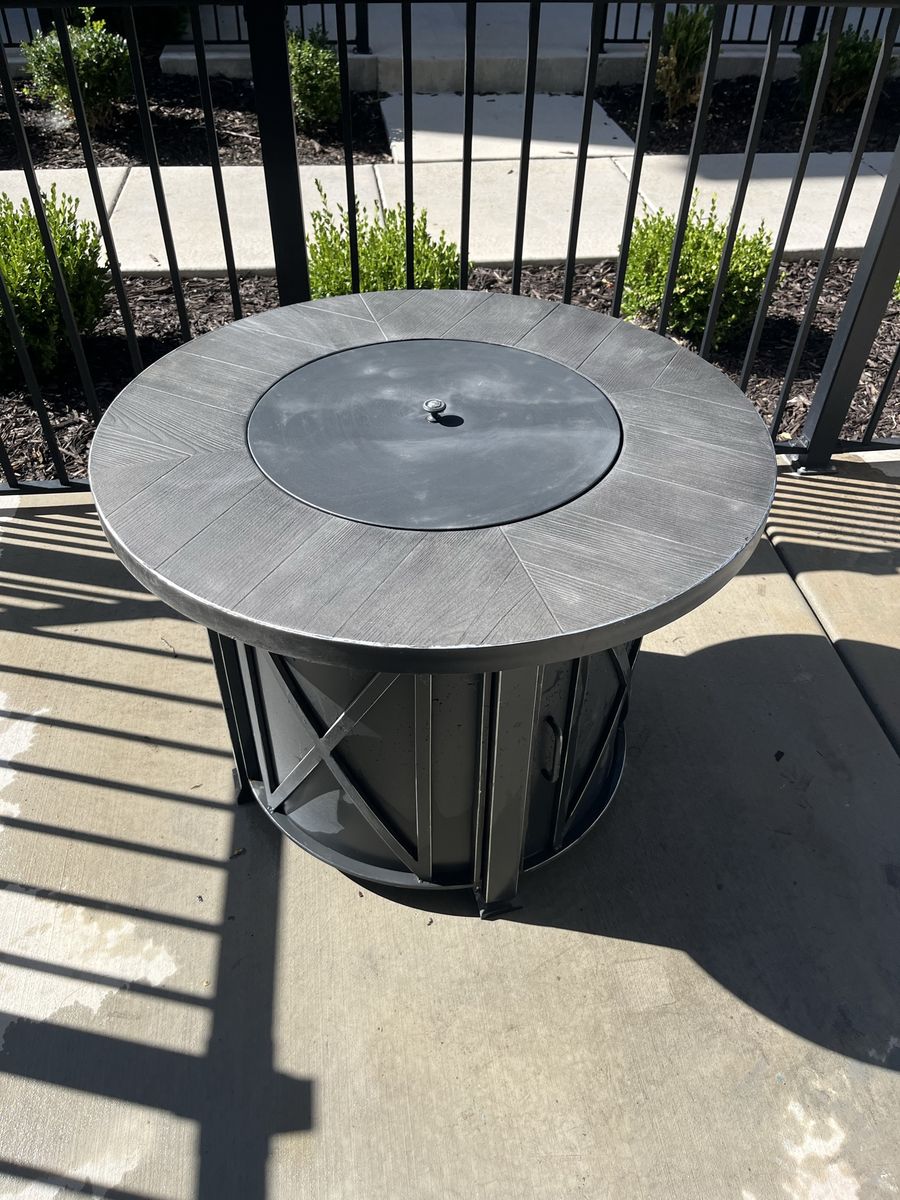 Round Propane Outdoor Fire Pit Table with Faux Wood Top Brand New !!