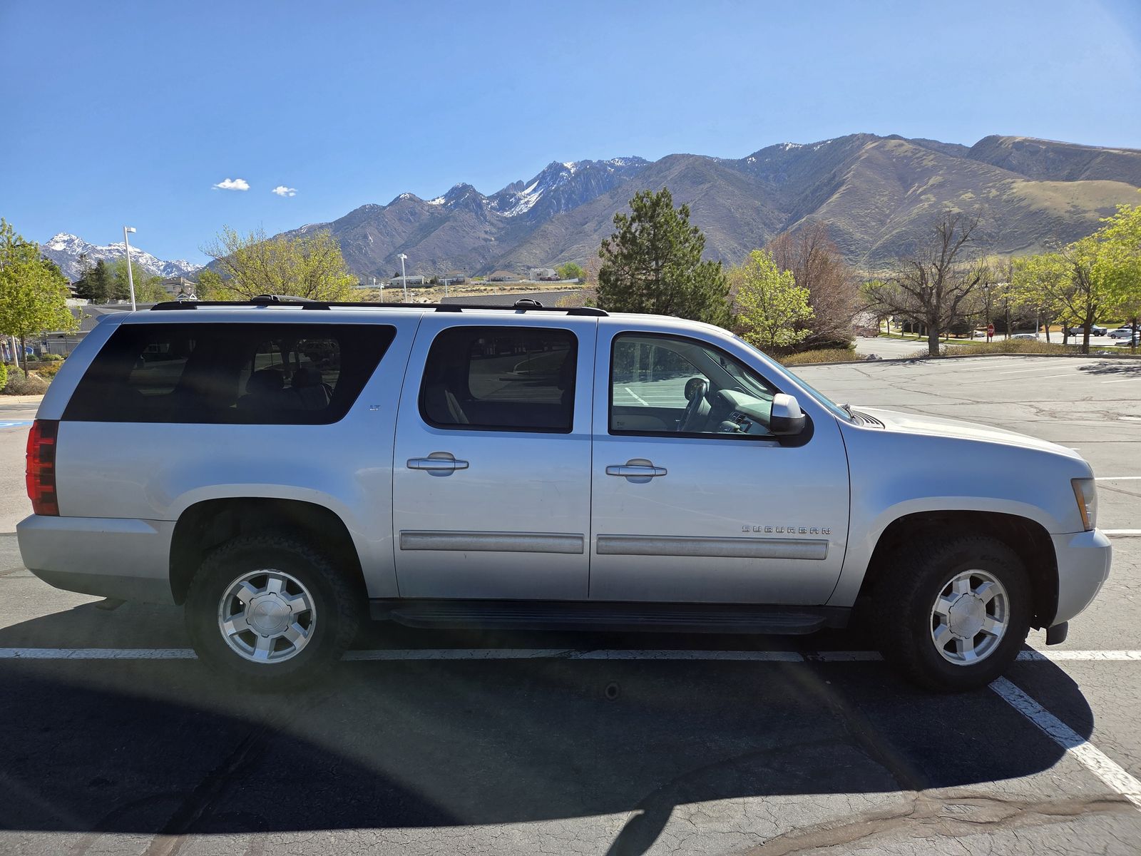 2011 CHEVROLET SUBURBAN LT