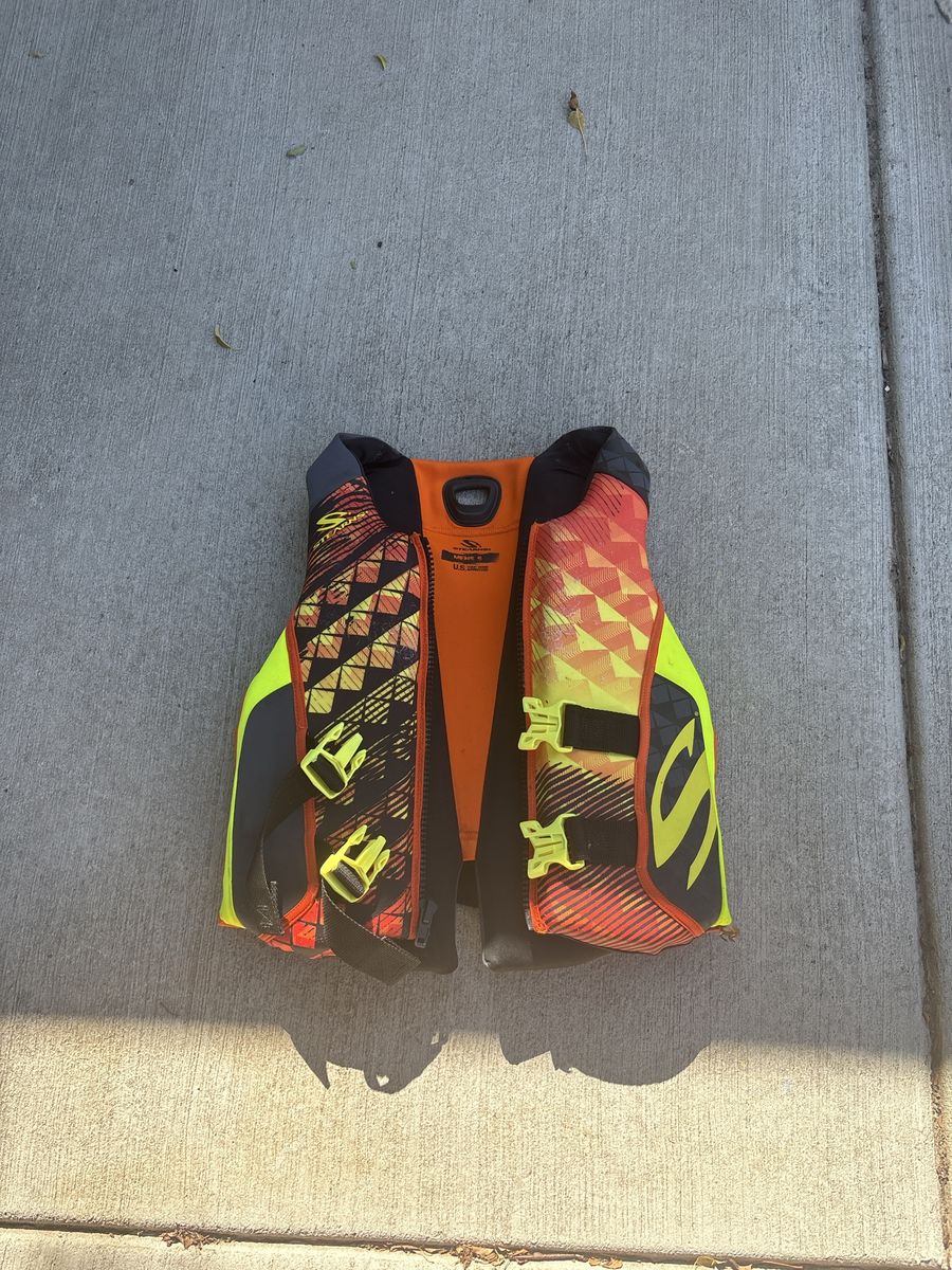 Stearns Life Vest PFD Orange Yellow Geometric Size Small