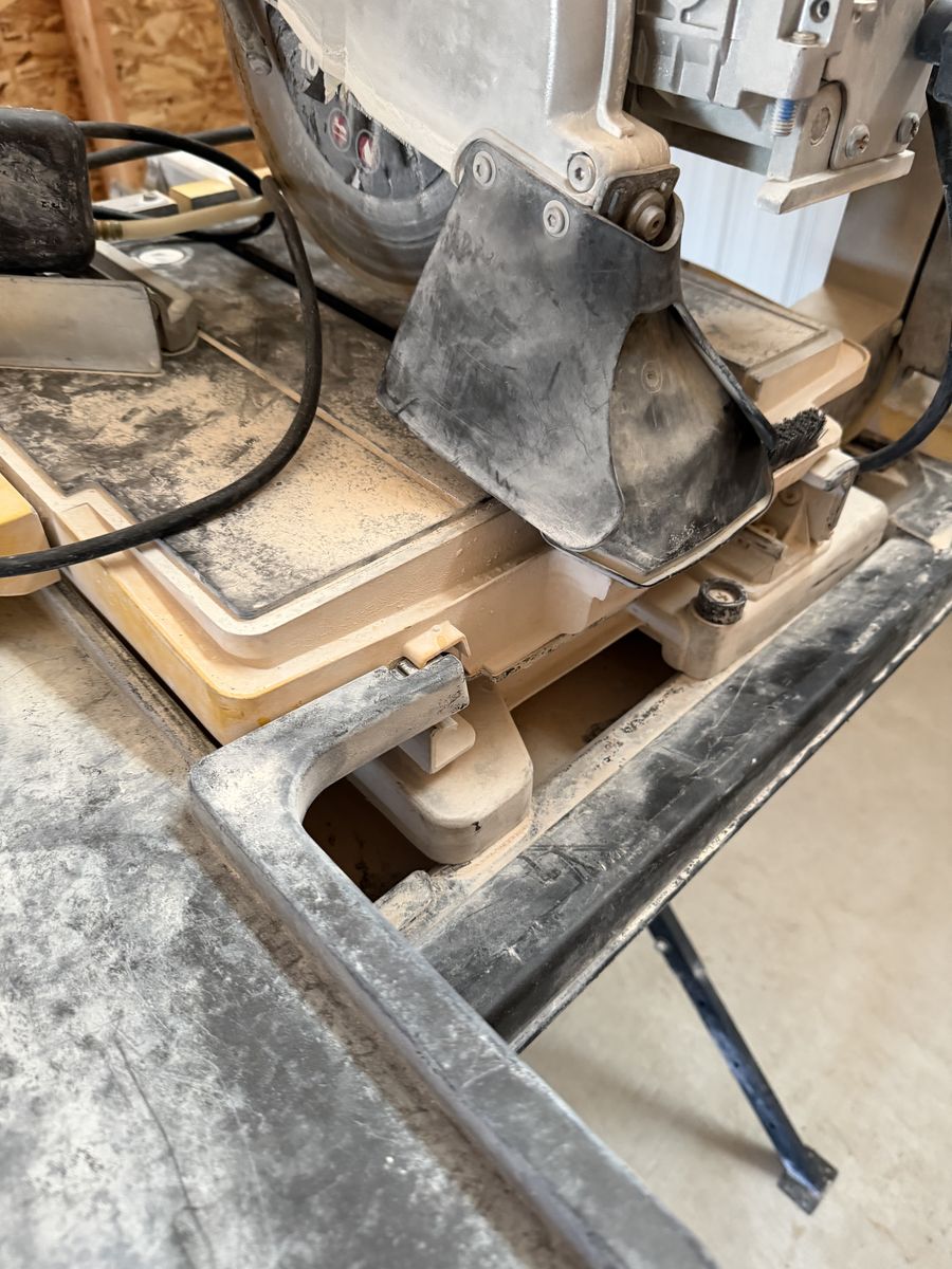 Dewalt D24000 Tile Saw